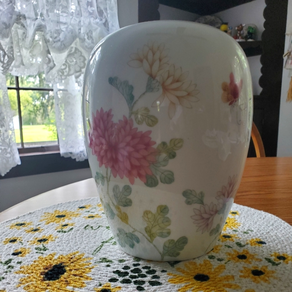GALLERY ORIGINALS VASE